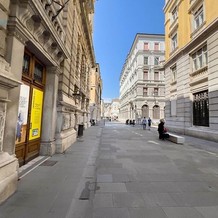 Cassa Di Risparmio 11 Tirabora Short Rent Triest Exterior foto